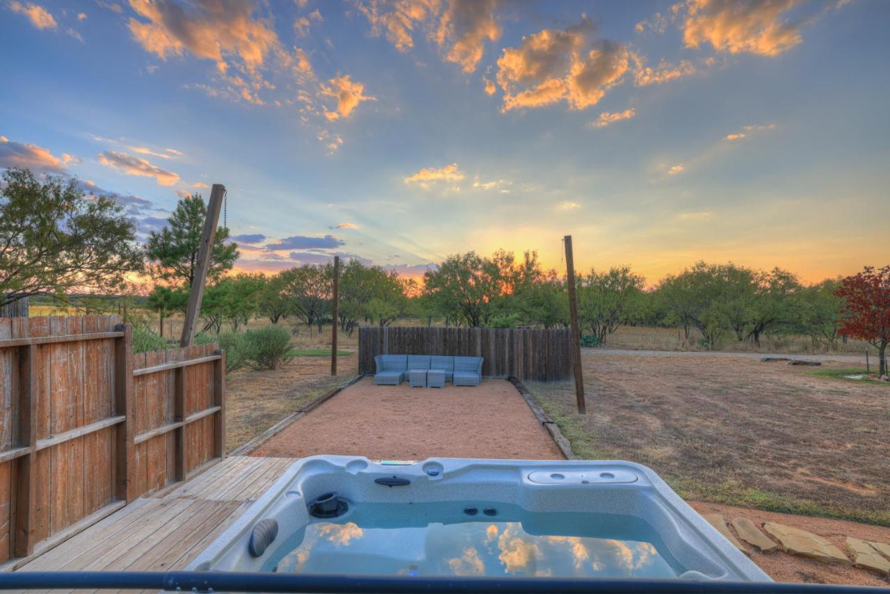 Vaughan W/Hot Tub And Grill Fredericksburg Eksteriør bilde